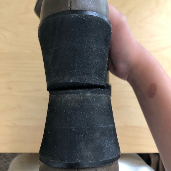 ERIC MICHAEL Pointed Toe Platform Leather Booties - Quiet Luxury - Picture 11 of 11